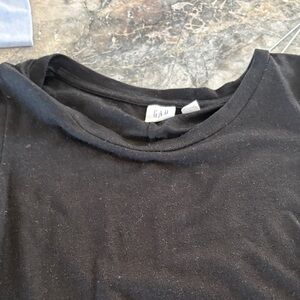 GAP Black Short-Sleeve Crewneck Shirt